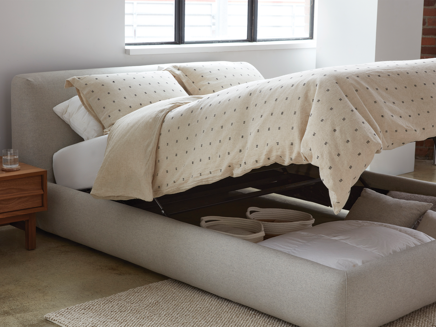 CELO STORAGE QUEEN BED - LANA SAND, DELUXE SLATS lifestyle image