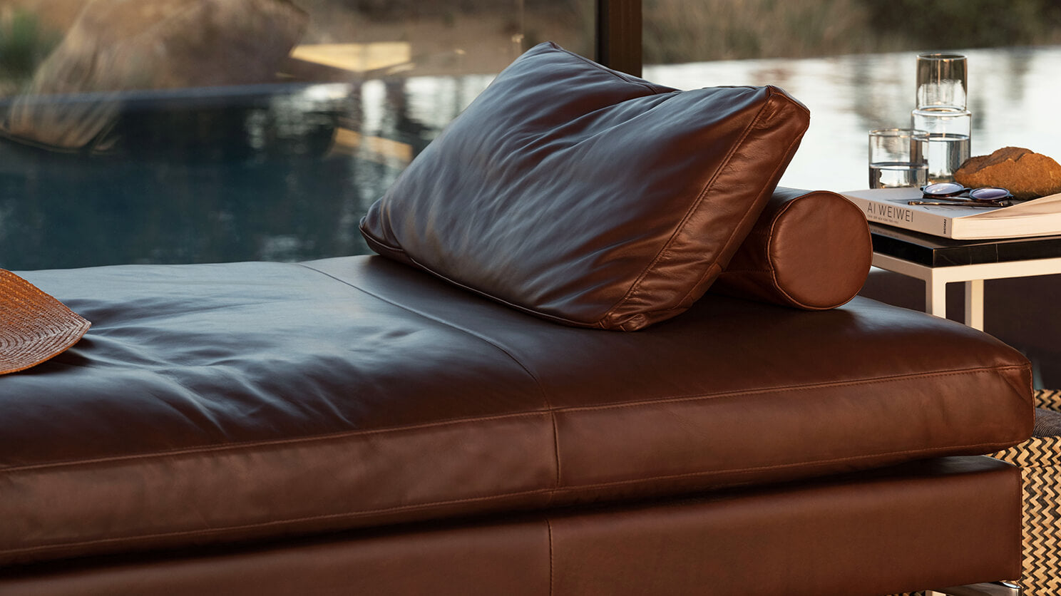 Eve Daybed - Coachella Cognac, Anthracite Legs Image - 5